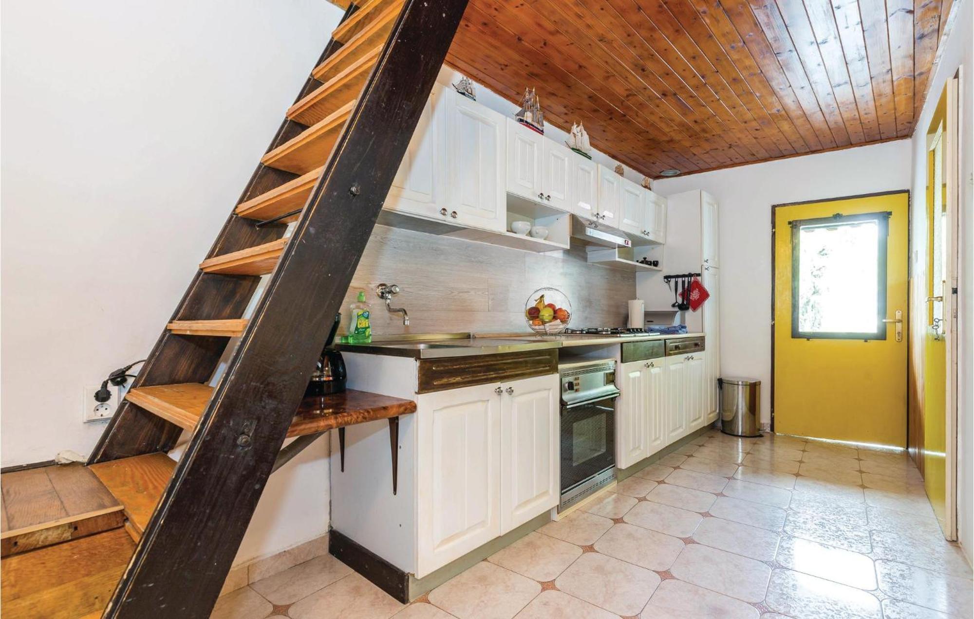 Amazing Apartment In Novi Vinodolski With Wifi Exterior photo